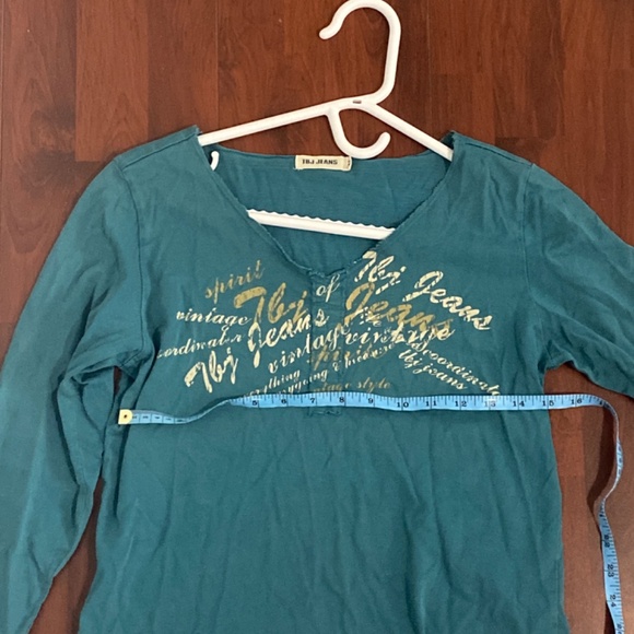 TBJ Jeans TOP    Medium Size     Long Sleeve shirt with V neck - Picture 9 of 9